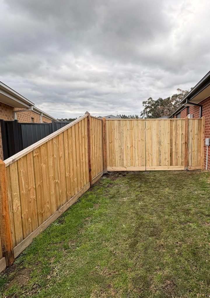 Timber Fence and Gate Repairs Services Melbourne